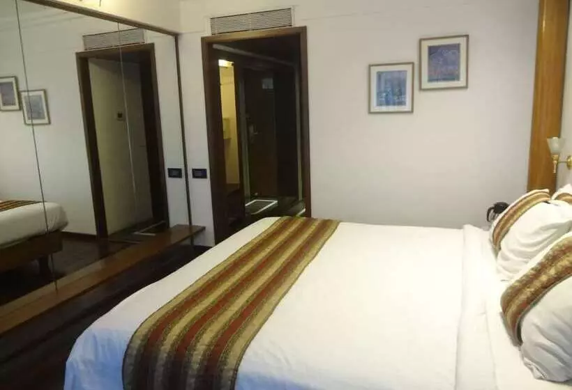 اتاق لوکس, Midtown Pritam