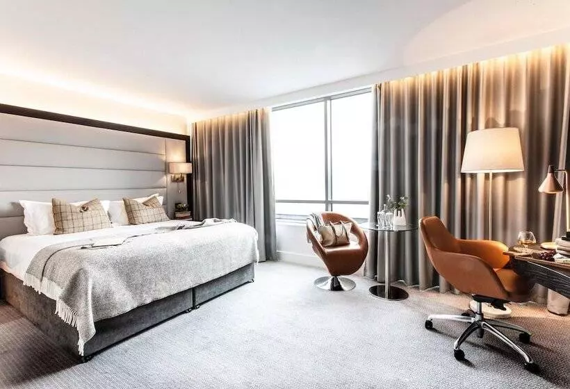 Club Room King Bed, The Address Connolly
