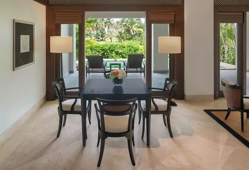 سوئیت با چشم‌انداز زمین گلف, The St. Regis Goa Resort
