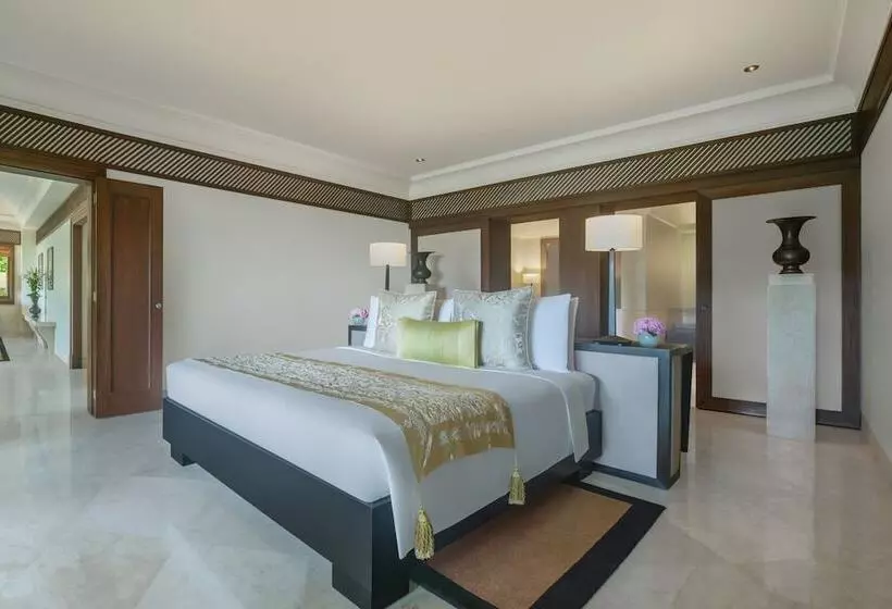سوئیت با چشم‌انداز زمین گلف, The St. Regis Goa Resort