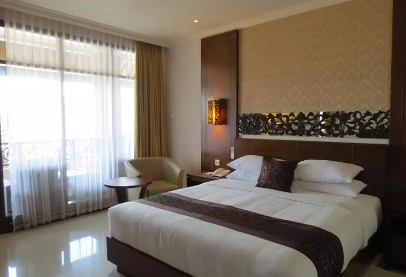 Deluxe Zimmer, Ari Putri