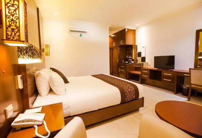 Deluxe Zimmer, Ari Putri