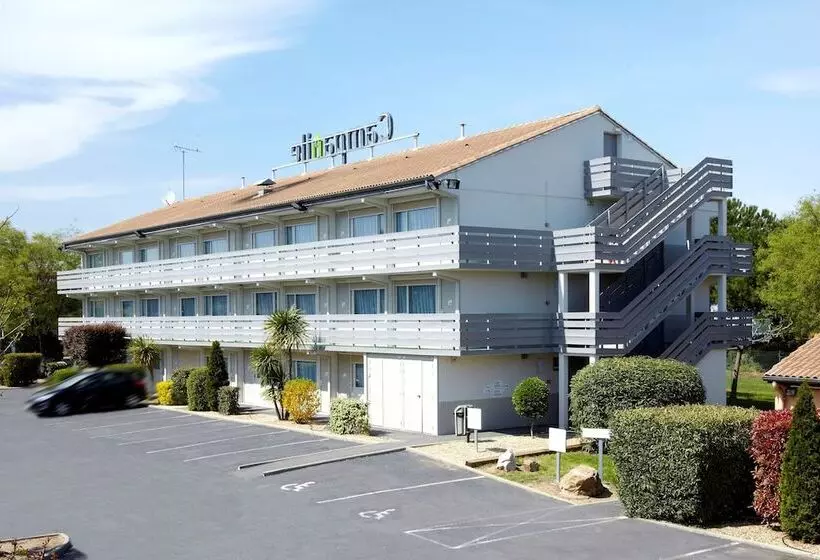 ダブルベッドスタンダードルーム, Campanile Valenciennes   Petite Forêt