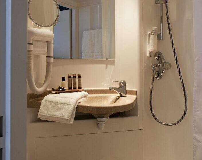 اتاق استاندارد سه نفره, Daval