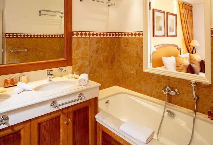 جناح مزود بتراس, Le Domaine De L Astragale