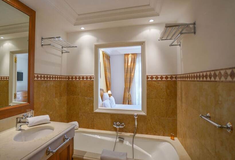 סוויטה עם ג'קוזי, Le Domaine De L Astragale