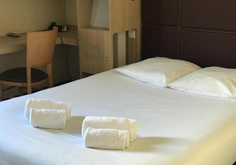 Номер Стандарт, Hôtel Les Genêts Bayonne