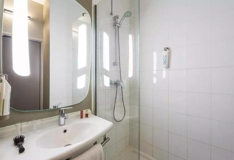 آپارتمان یک خوابه با دری مشترک که هال را جدا می کند., Ibis Bordeaux Centre Gare Saintjean