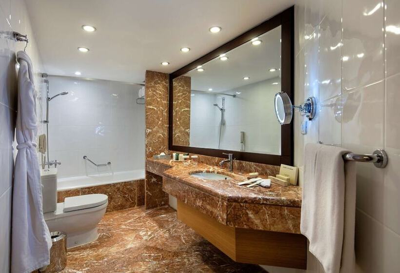 اتاق خانوادگی تودرتو, Mersin Hiltonsa
