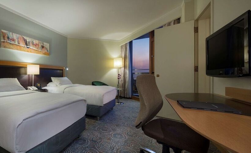 اتاق خانوادگی تودرتو, Mersin Hiltonsa