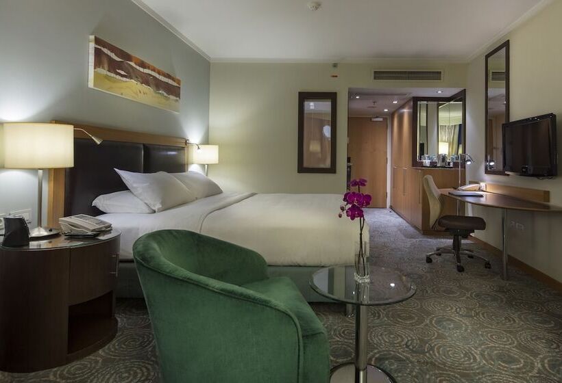 اتاق خانوادگی تودرتو, Mersin Hiltonsa