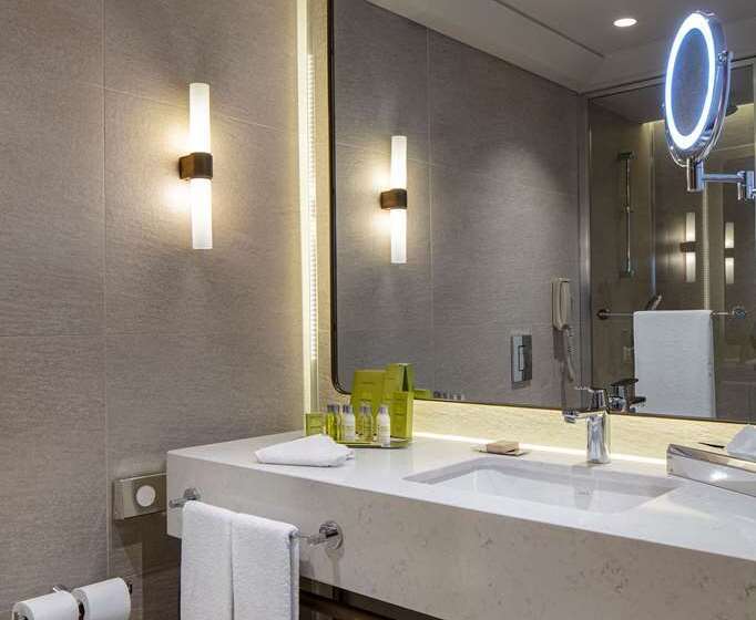 带大床的行政房间, Mersin Hiltonsa