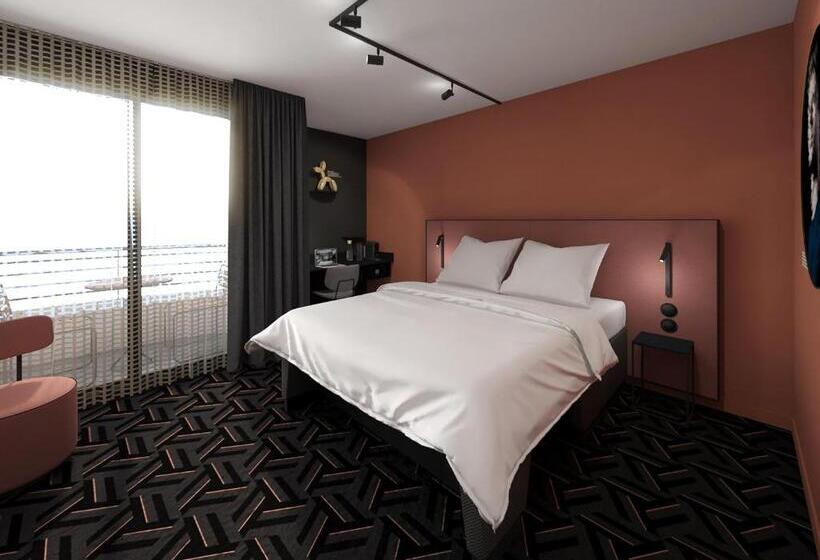 Comfort room with city view, Tribe Carcassonne