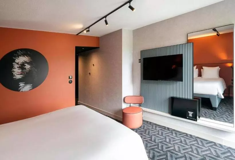 Comfort room with city view, Tribe Carcassonne