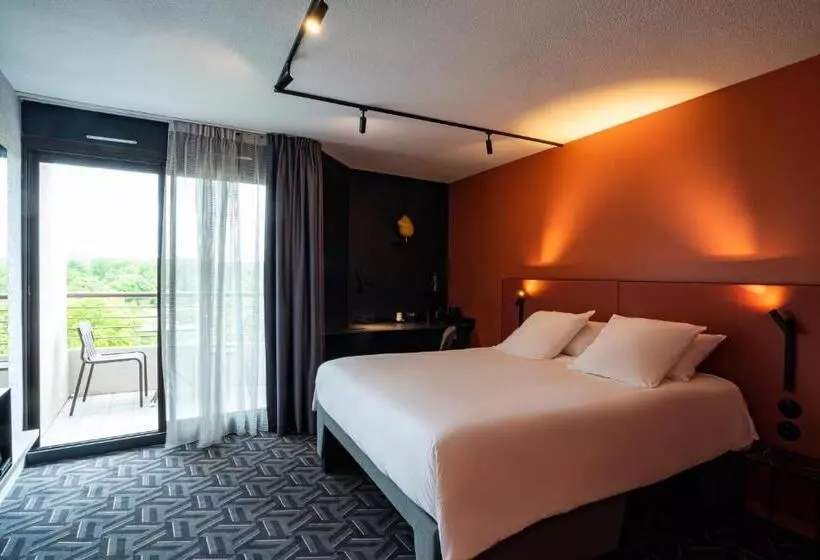 Comfort room with city view, Tribe Carcassonne