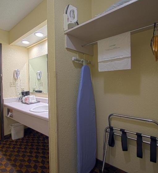 キングサイズベッドのスタンダードルーム, Geneva Motel Inn