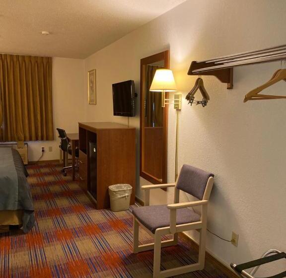 キングサイズベッドのスタンダードルーム, Americas Best Value Inn Champaign