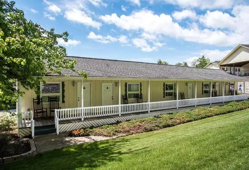 キングサイズベッドのスタンダードルーム, Boxwood Lodge Blowing Rock Near Booneuniversity