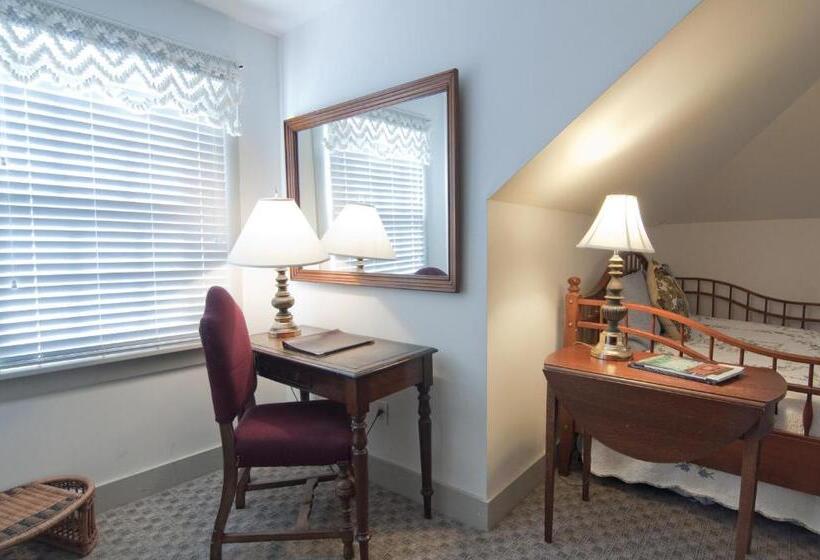 キングサイズベッドのデラックススイート, The First Colony Inn