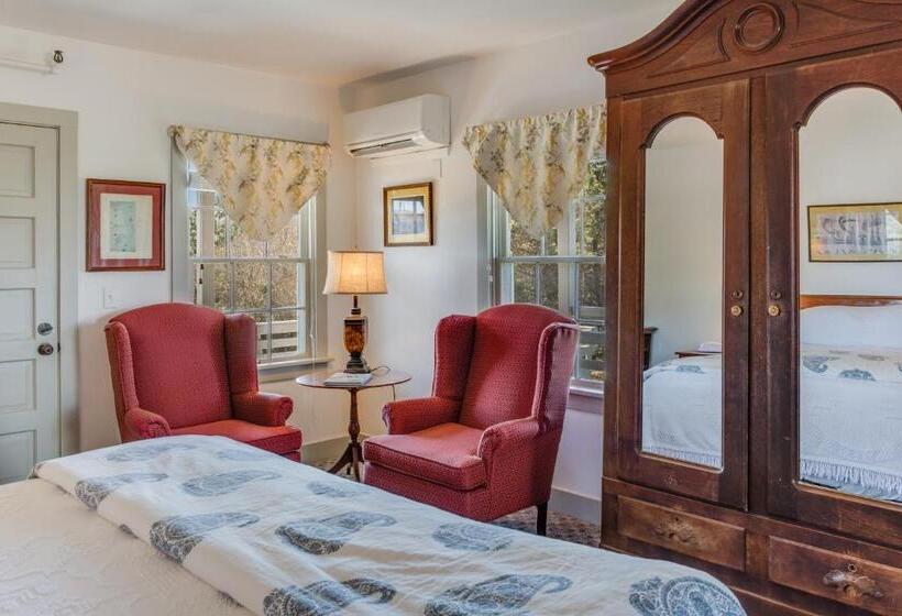 キングサイズベッドのスタンダードルーム, The First Colony Inn