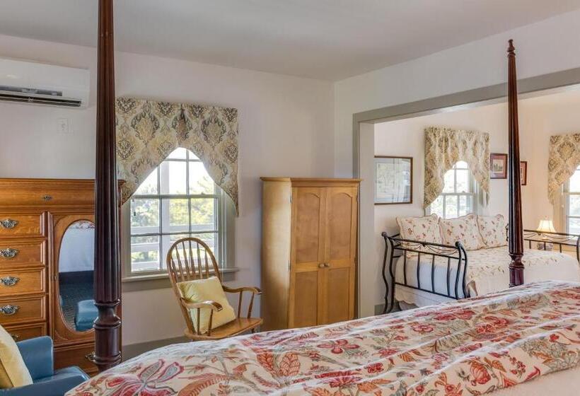 キングサイズベッドのデラックススイート, The First Colony Inn