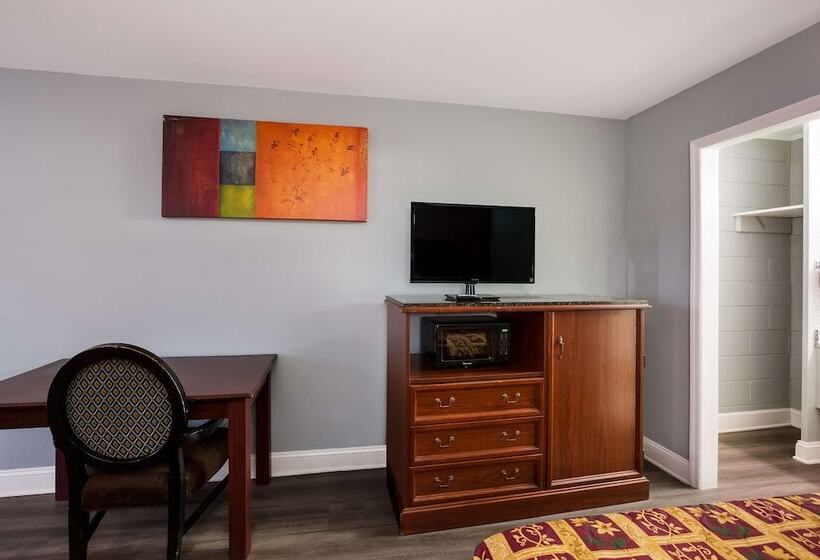 带2个双人床的标准工作室, Knights Inn Fayetteville Fort Bragg