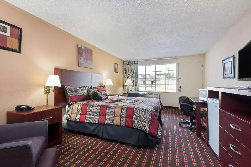 身障者適用キングサイズベッドルーム, Knights Inn Fayetteville   Fort Bragg