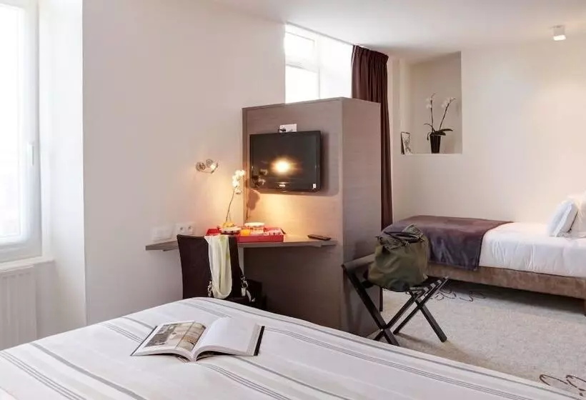 Quarto Triplo Deluxe, Le Benhuyc