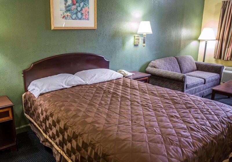 Номер Стандарт, Rodeway Inn & Suites Plymouth Hwy 64