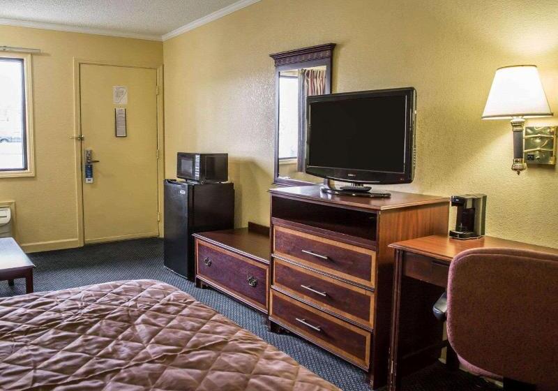 Номер Стандарт, Rodeway Inn & Suites Plymouth Hwy 64