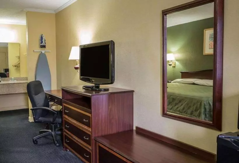 スタンダードルーム, Rodeway Inn & Suites Plymouth Hwy 64
