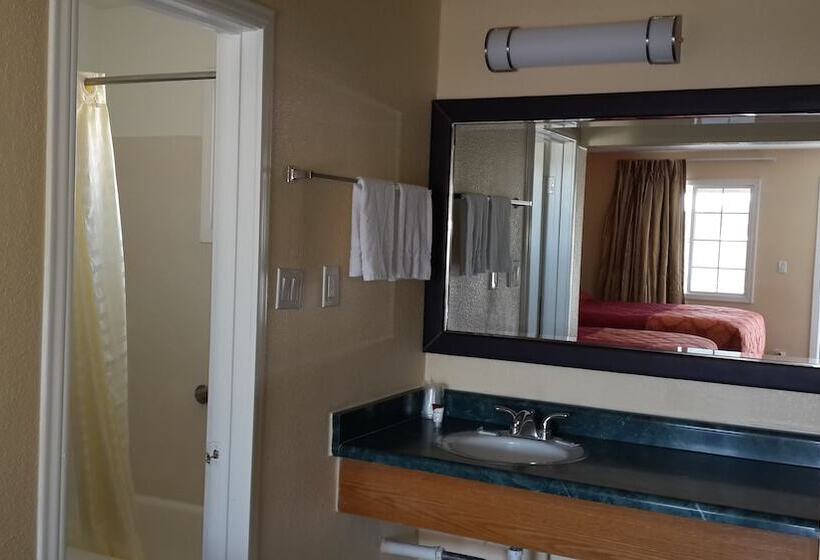 패밀리 스위트, American Regency Inn