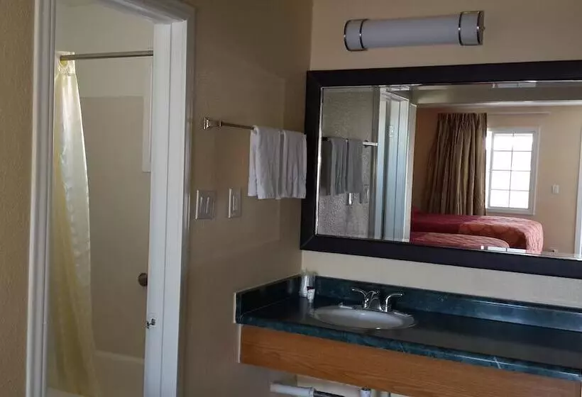 Suite Familiar, American Regency Inn