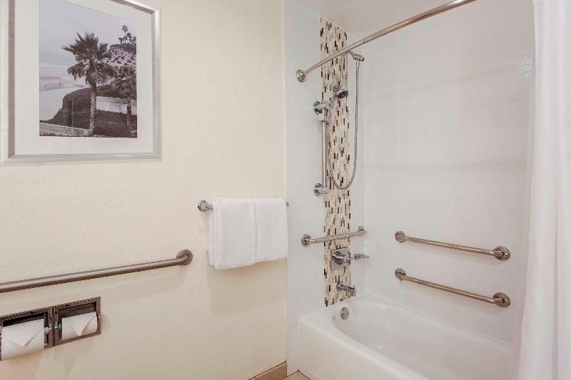 스탠다드 룸 킹사이즈 침대, Courtyard By Marriott San Diego Del Mar/solana Beach