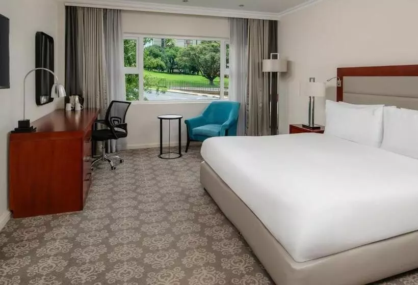 キングサイズベッドのスイートルーム, Holiday Inn   Johannesburg Sunnyside Park, An Ihg