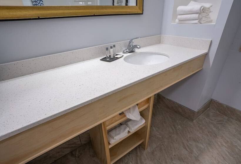 חדר דלוקס, Hyannis Plaza