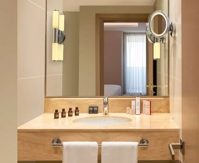 シティビューのスーペリアルーム, Mövenpick Hotel Istanbul Bosphorus