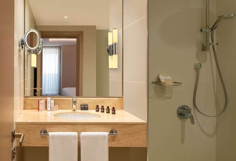 景色の見えるデラックスルーム, Mövenpick Hotel Istanbul Bosphorus