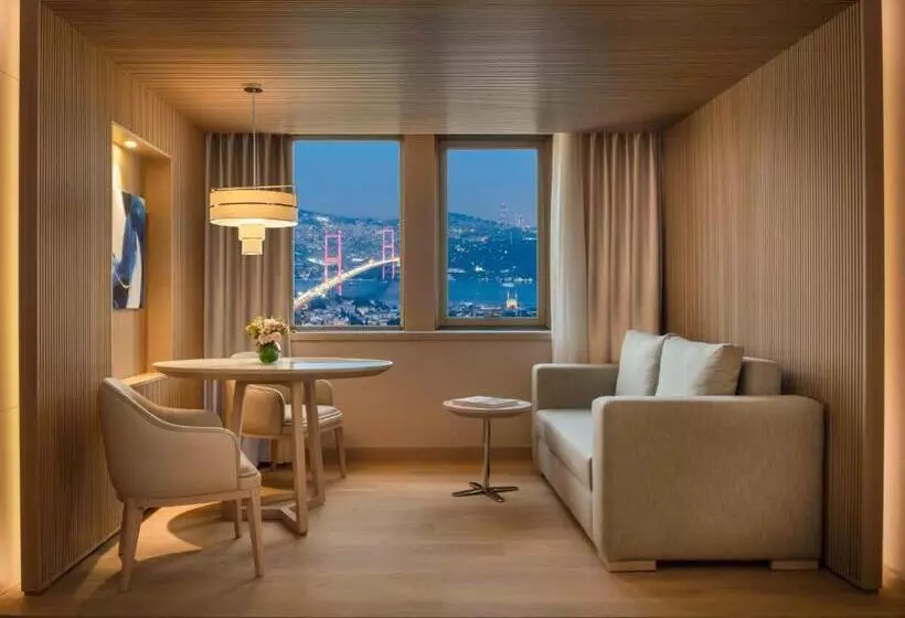 キングサイズベッドのスイートルーム, Mövenpick Hotel Istanbul Bosphorus