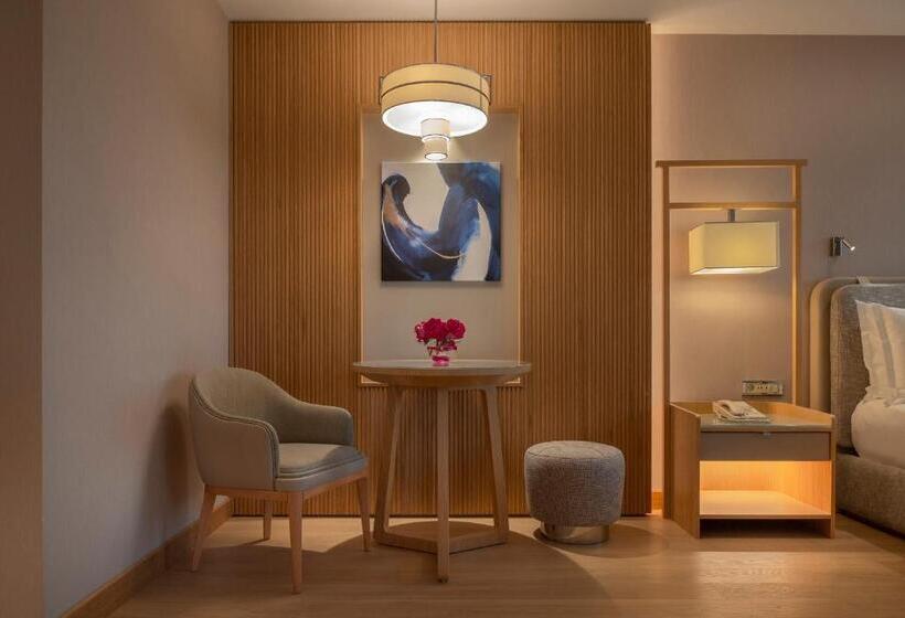 キングサイズベッド、ビュー付きデラックスルーム, Mövenpick Hotel Istanbul Bosphorus