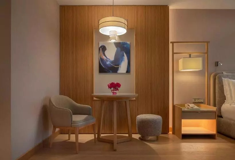 キングサイズベッド、ビュー付きデラックスルーム, Mövenpick Hotel Istanbul Bosphorus