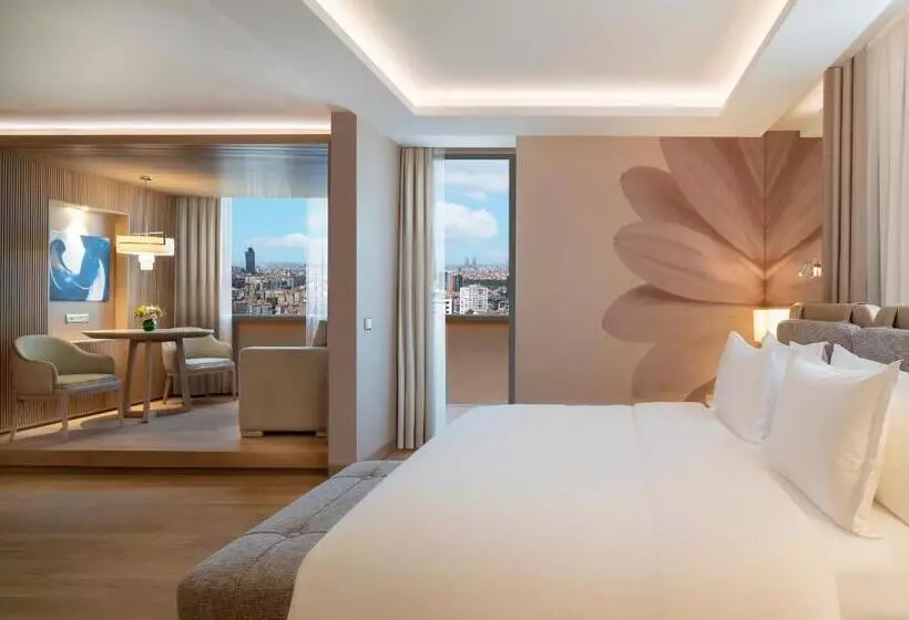 キングサイズベッドのジュニアスイート, Mövenpick Hotel Istanbul Bosphorus