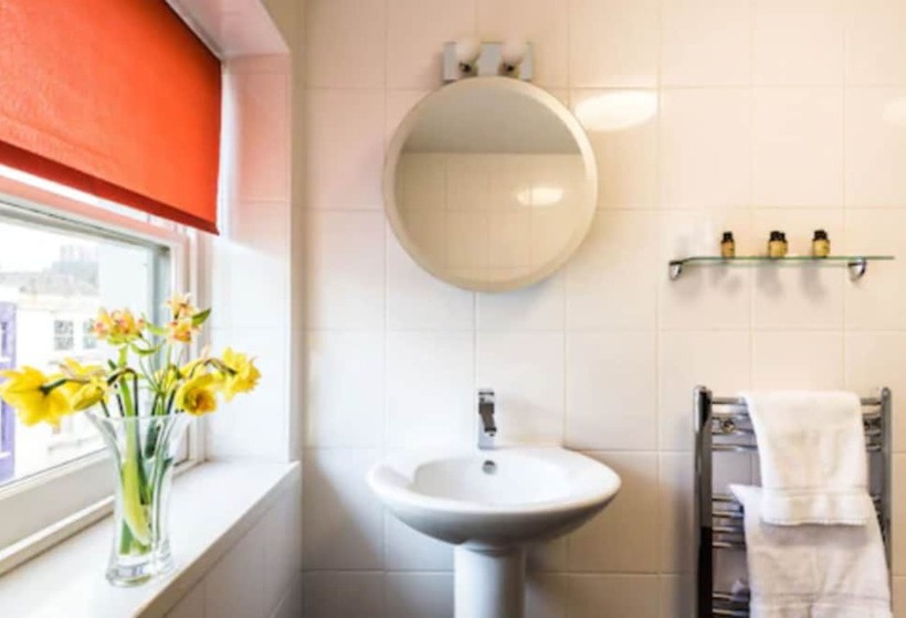 共用浴室的经济型房间, Paskins Town House