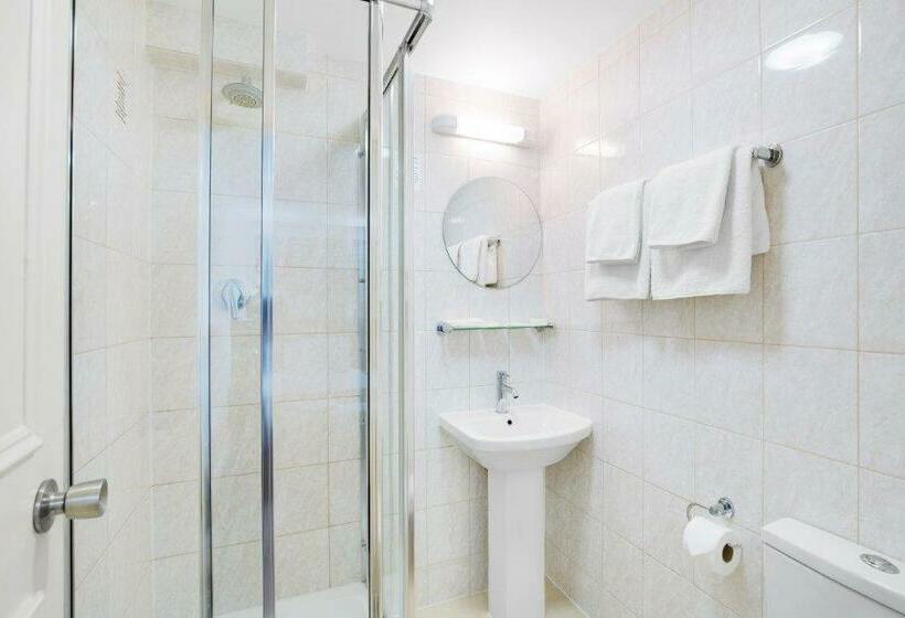 Номер Стандарт, Queens Park