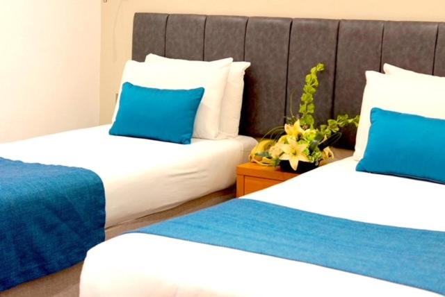 Номер Superior, Queens Park