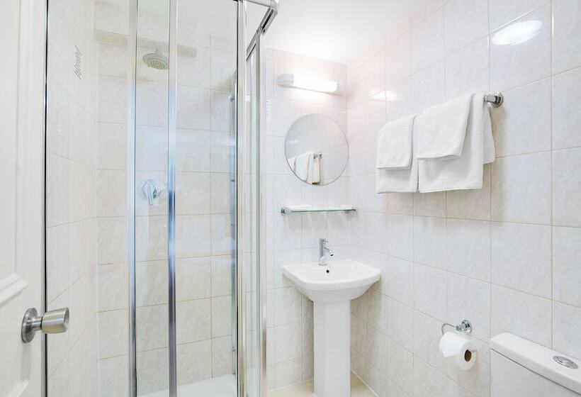 Номер Стандарт, Queens Park