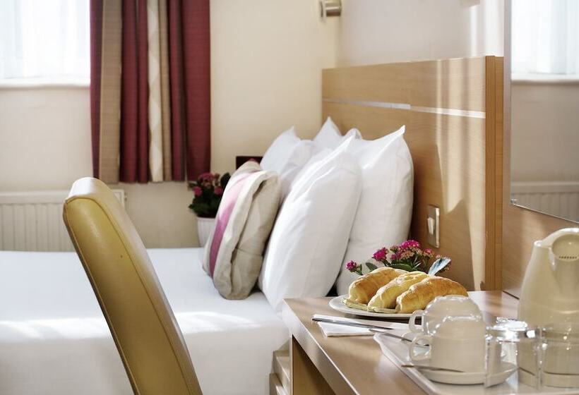 Номер Стандарт, Queens Park