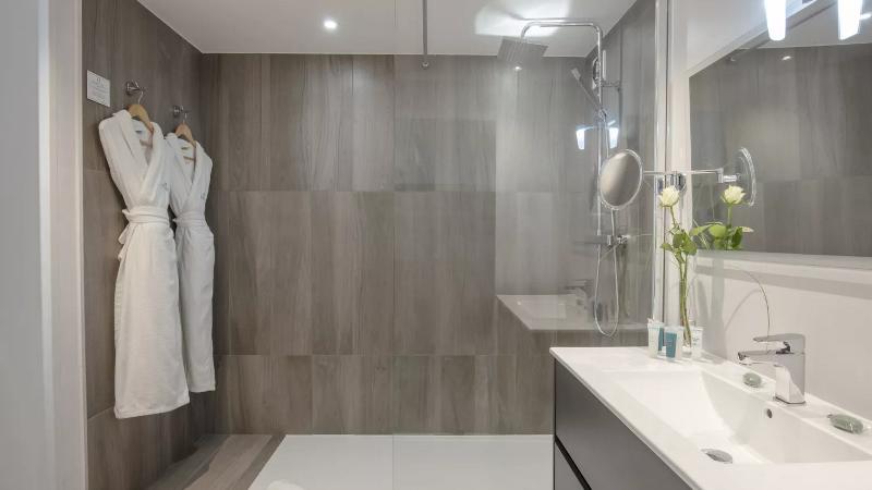 Номер Стандарт, Queens Park