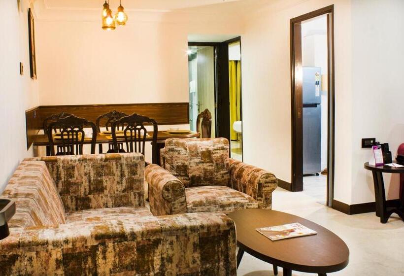 דירת חדר, Regenta Place The Emerald