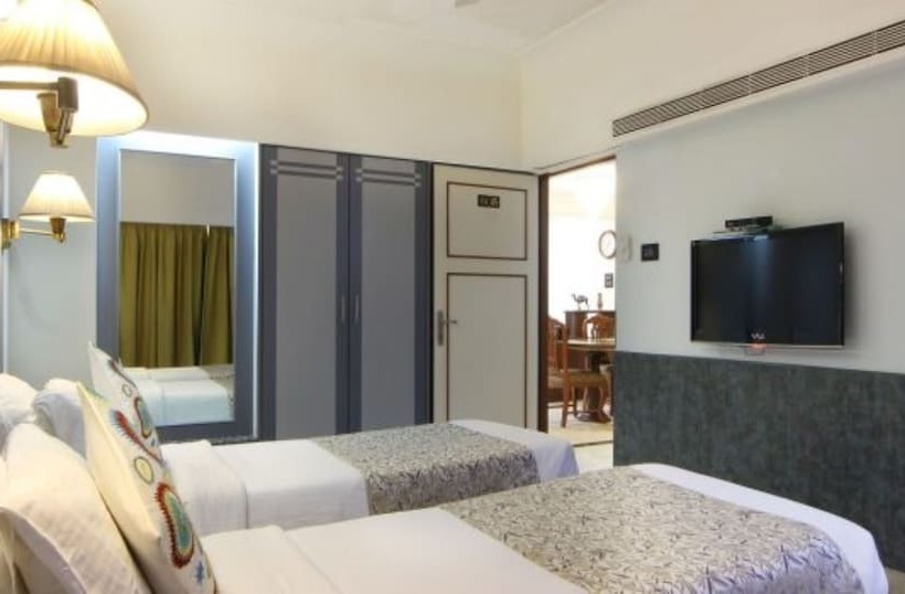 דירת חדר, Regenta Place The Emerald